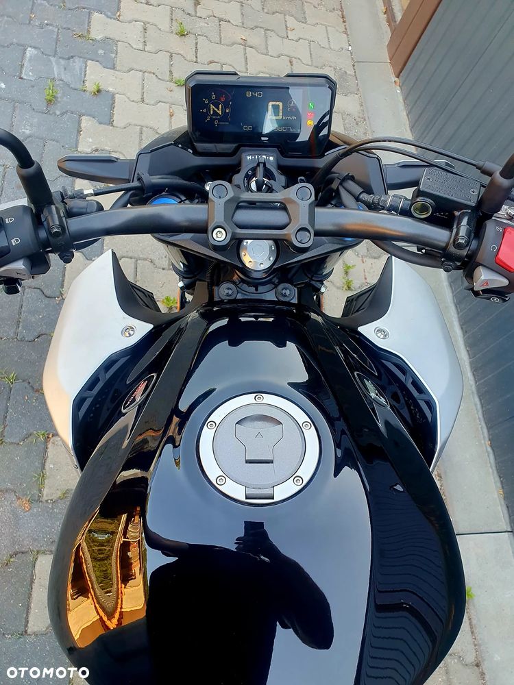 Honda CB - 12
