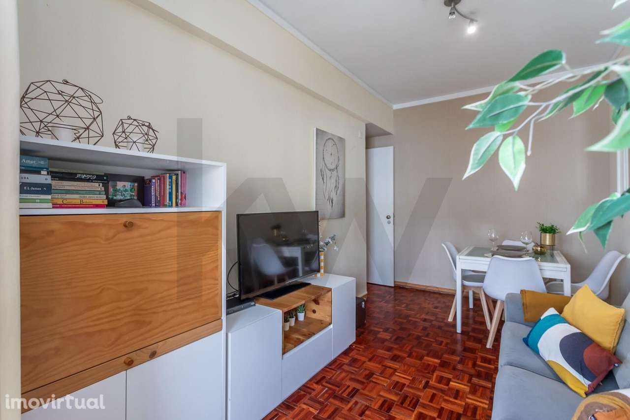 Apartamento T2 em Linda-a-Velha | Excelente localização e luminosidade - Grande imagem: 4/28