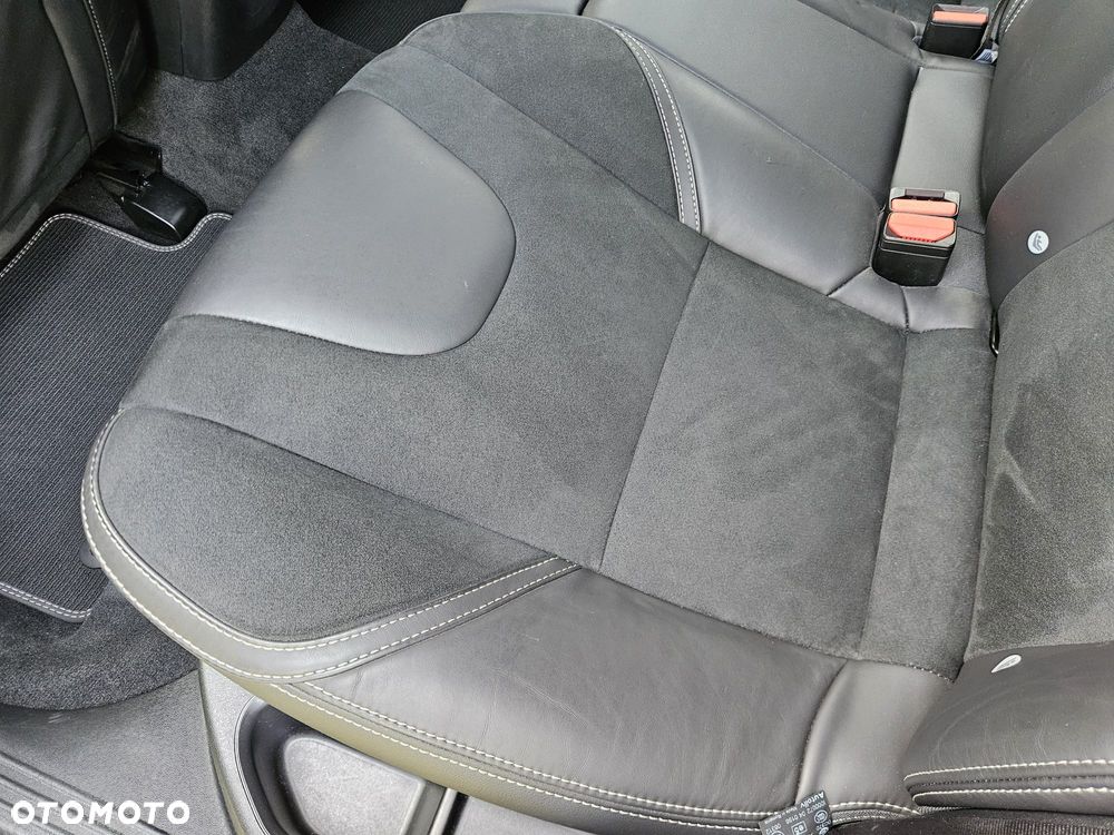 Volvo V40 T3 Drive-E R-Design Momentum - 29