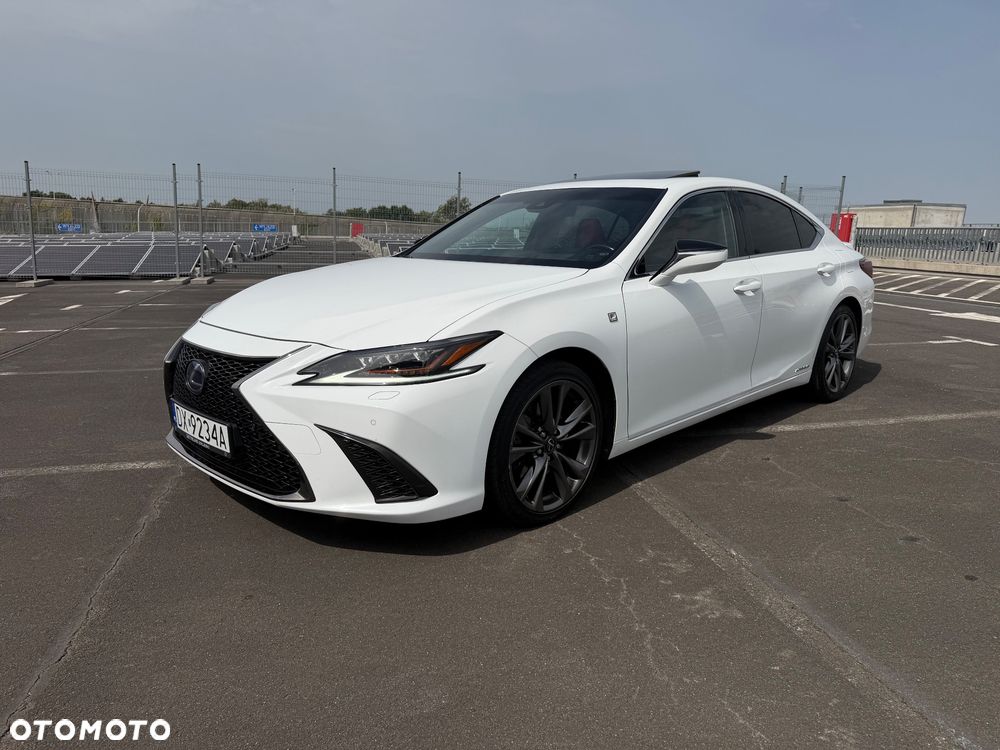 Lexus ES 300h F Sport - 1