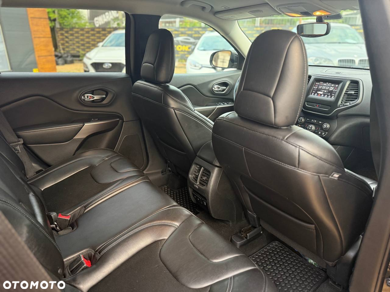 Jeep Cherokee - 21