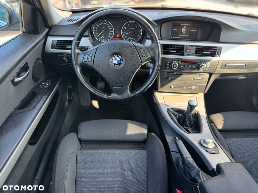 BMW Seria 3 325xi - 21