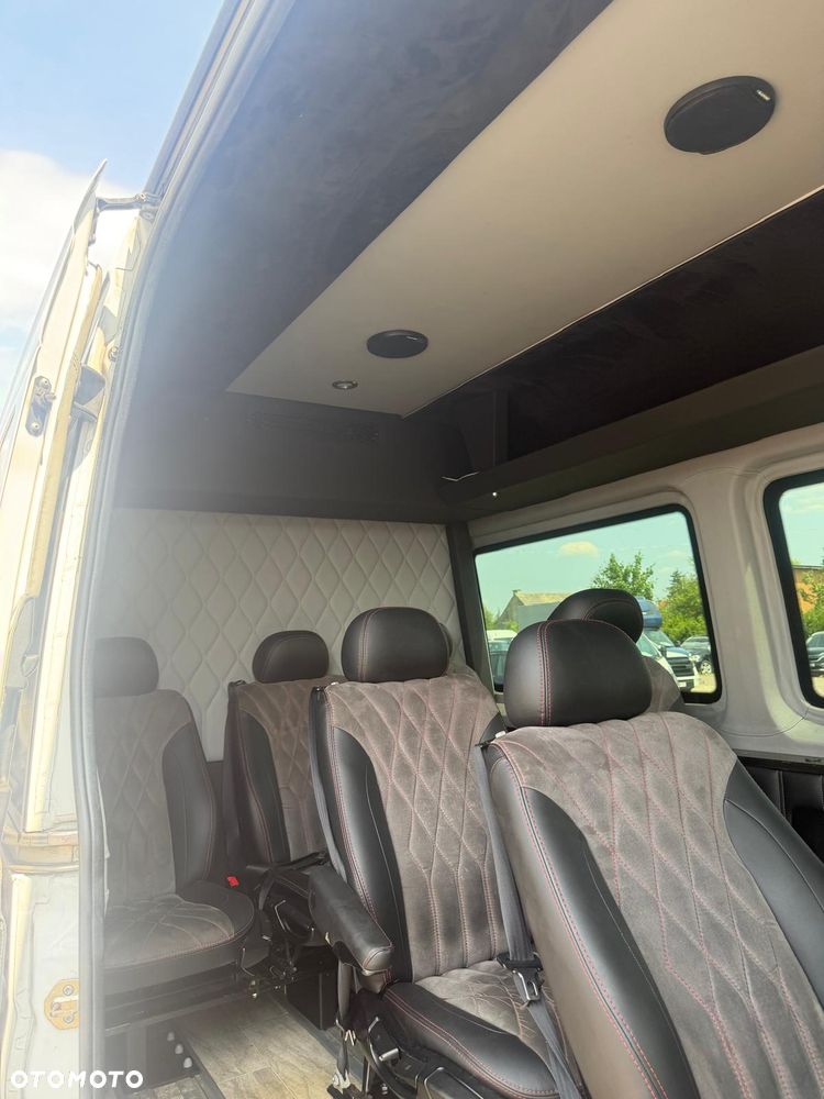 Mercedes-Benz Sprinter - 15