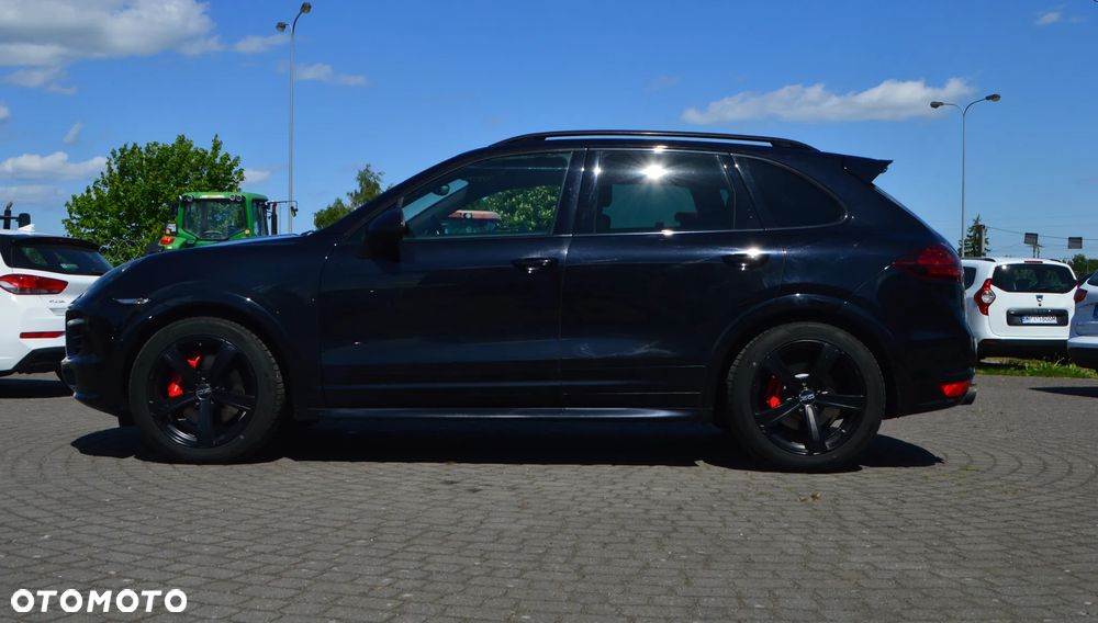 Porsche Cayenne GTS - 5