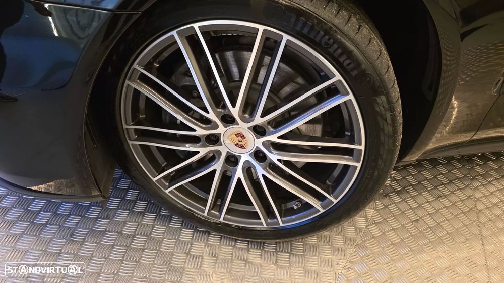 Porsche Panamera 4 E-Hybrid - 26