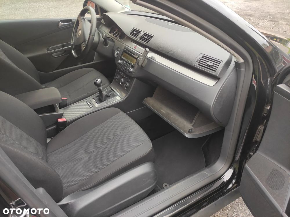Volkswagen Passat 1.9 TDI DPF BlueMotion - 25
