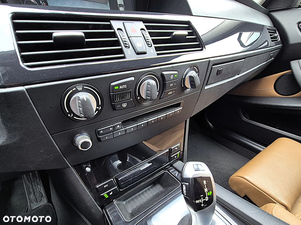 BMW Seria 5 525d Edition Exclusive - 17