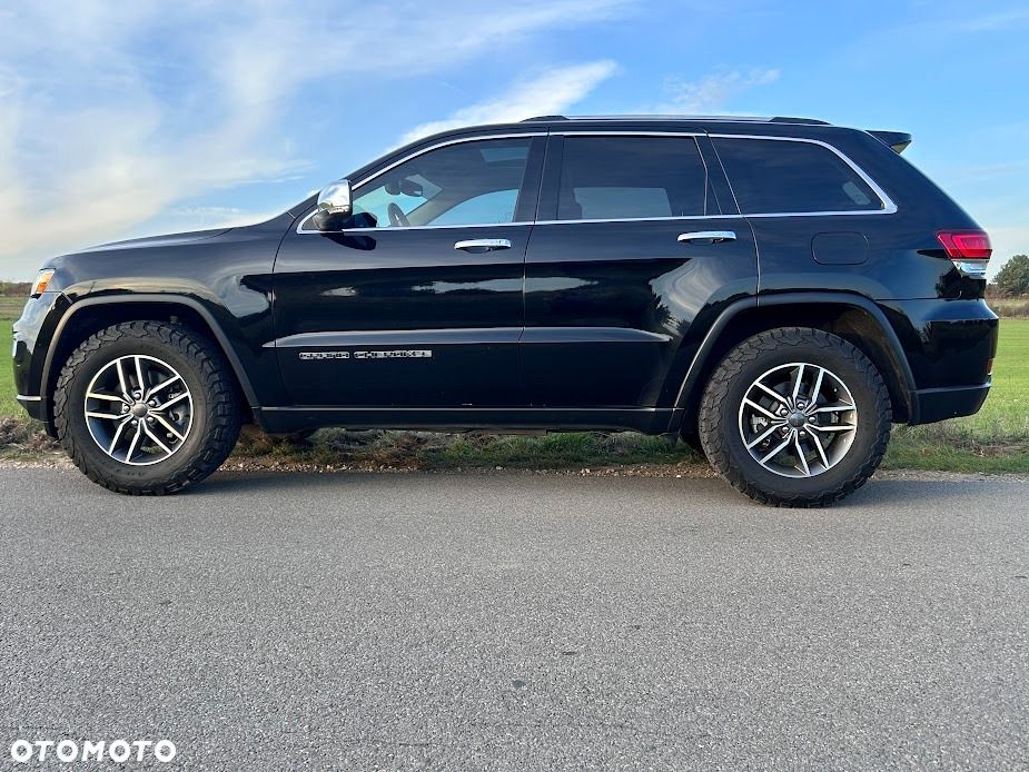 Jeep Grand Cherokee - 32
