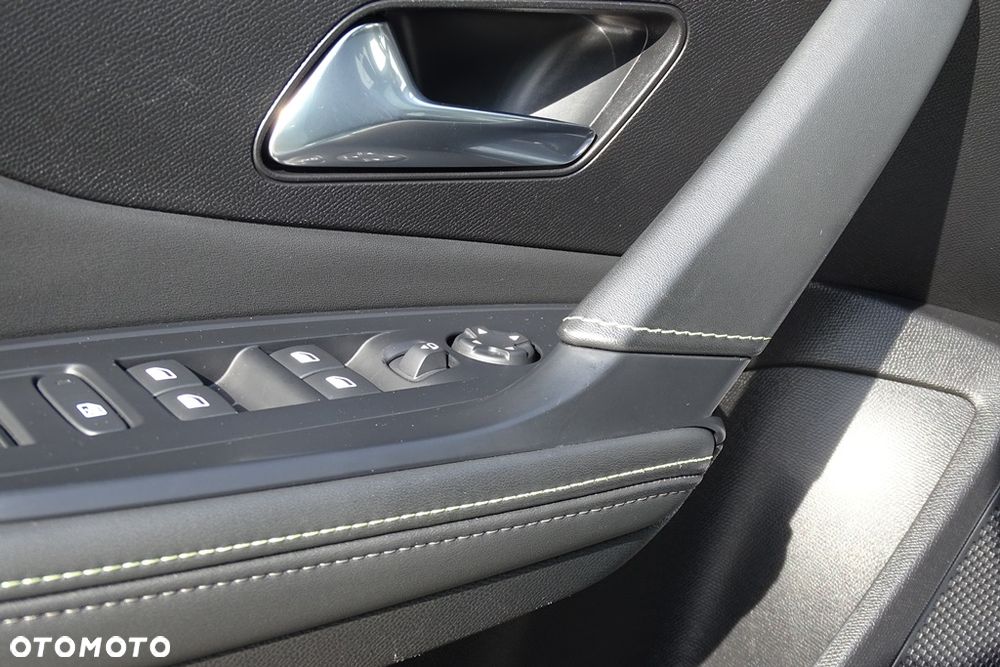 Peugeot 308 180 e-EAT8 GT - 22