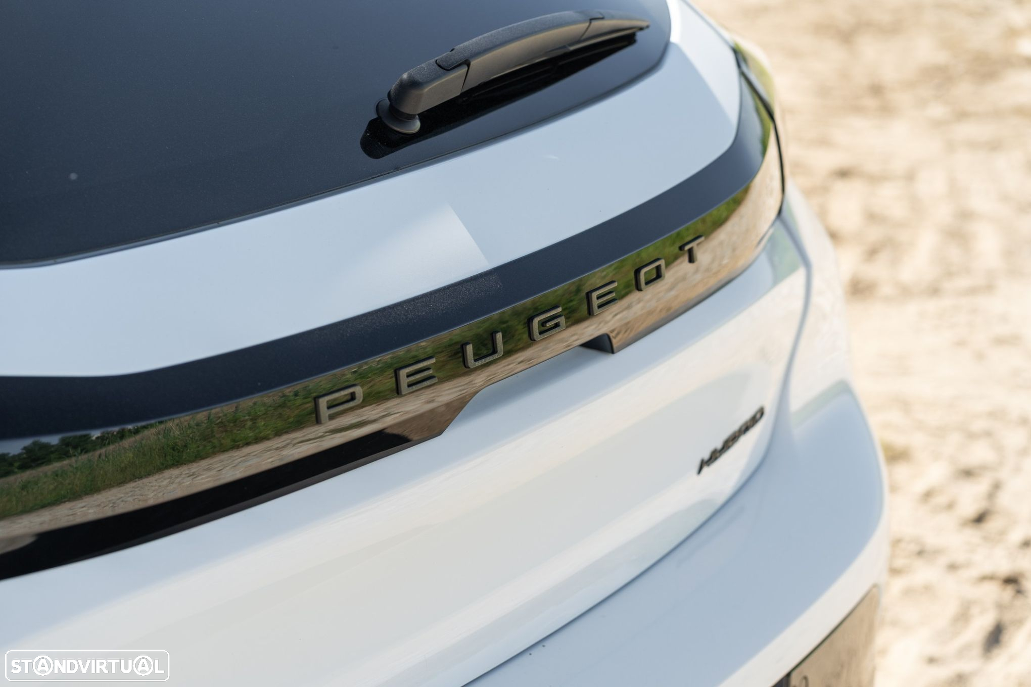 Peugeot 208 1.2 Hybrid Allure e-DCS6 - 11