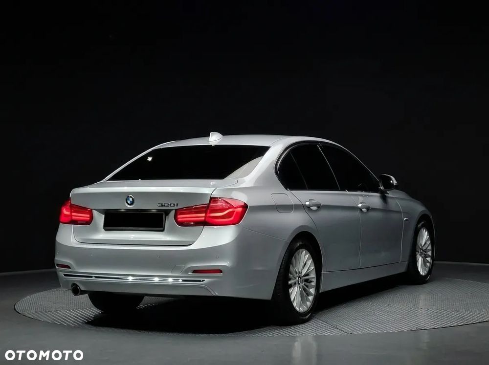 BMW Seria 3 320i Luxury Line - 4