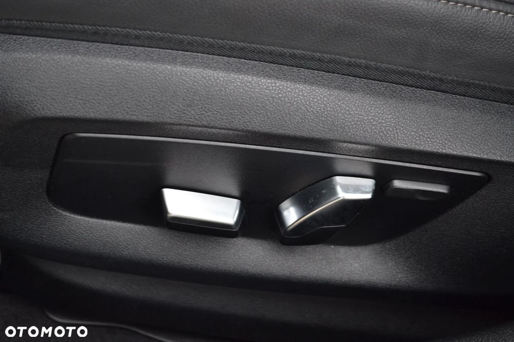 BMW Seria 5 520d xDrive M Sport Edition - 13