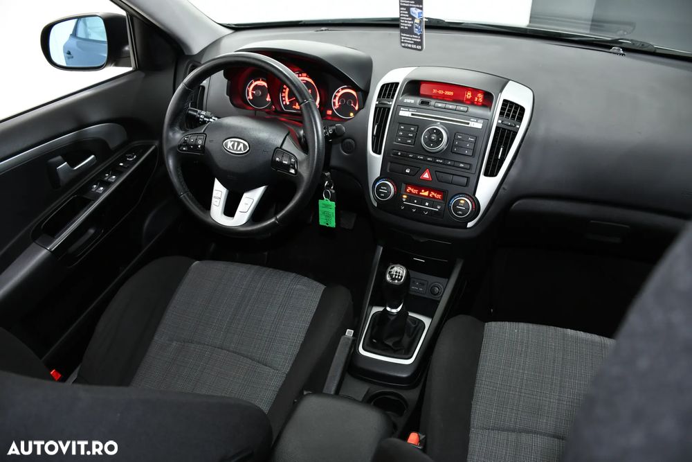 Kia Ceed 1.6 CRDi 115 Dream-Team Edition - 5