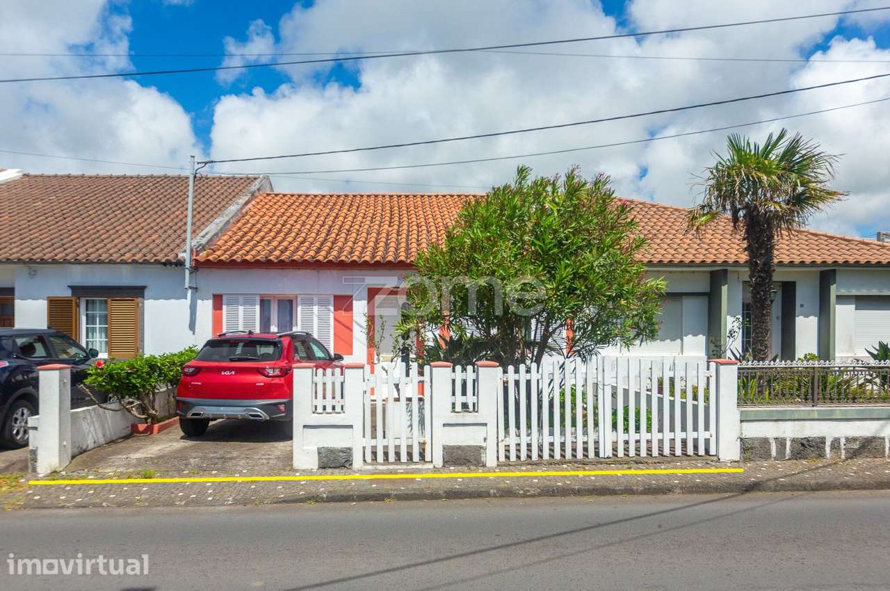 Moradia T2+1 com Anexo, Terraço e Estacionamento privado em São Roq... - Grande imagem: 2/36