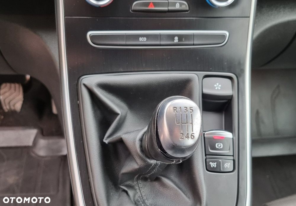 Renault Grand Scenic - 16