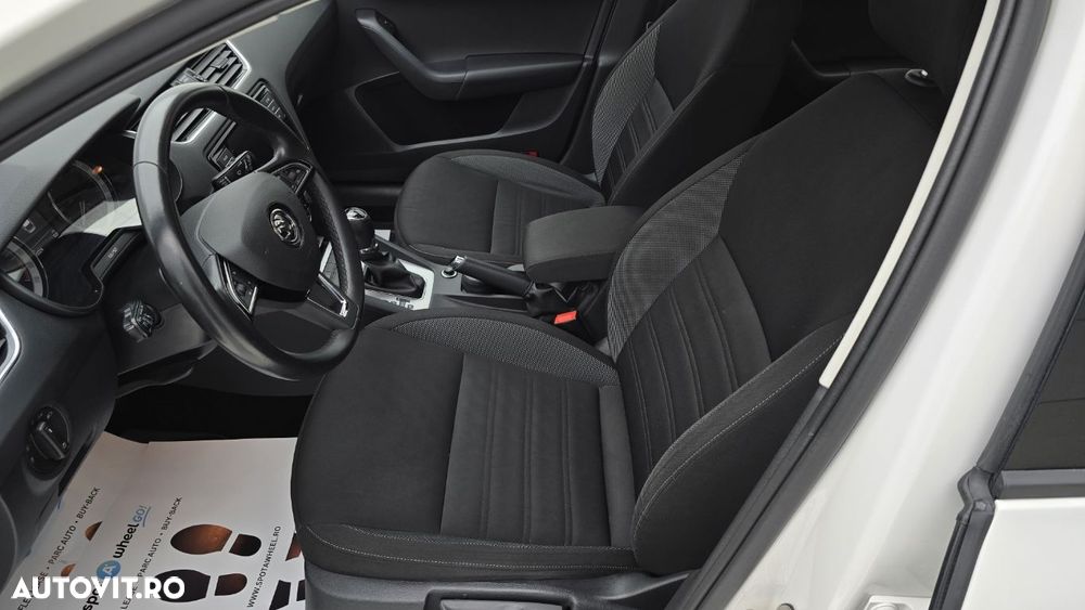 Skoda Octavia 1.6 TDI DSG Ambition - 13