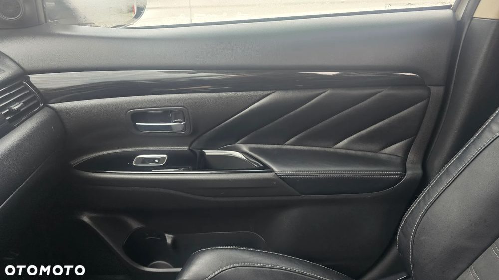 Mitsubishi Outlander 2.0 4WD - 7