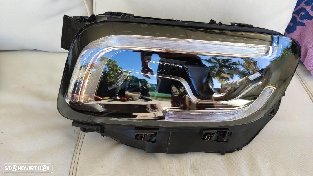 farol esquerdo full Led Multibeam Mercedes w247 GLB - 1