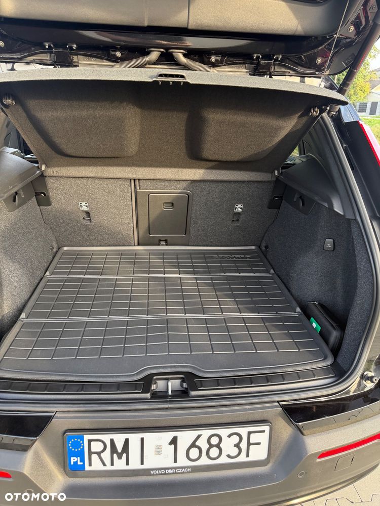 Volvo XC 40 B5 AWD Ultimate Dark - 19