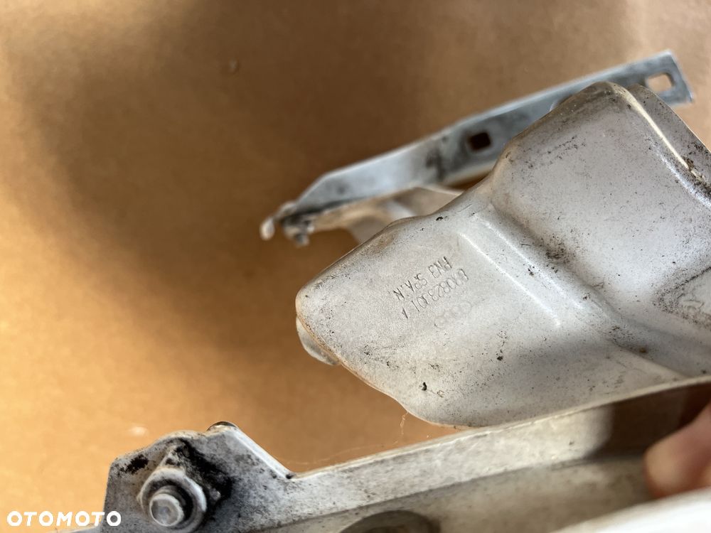 ZAWIASY MASKI AUDI Q5 8R0 ZAWIAS MASKI PRAWY LEWY 8R0823301 8R0823302 - 4