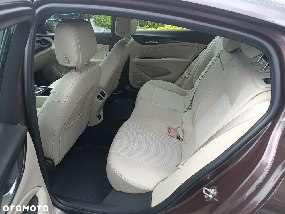 Opel Insignia 2.0 T 4x4 Innovation S&S - 11