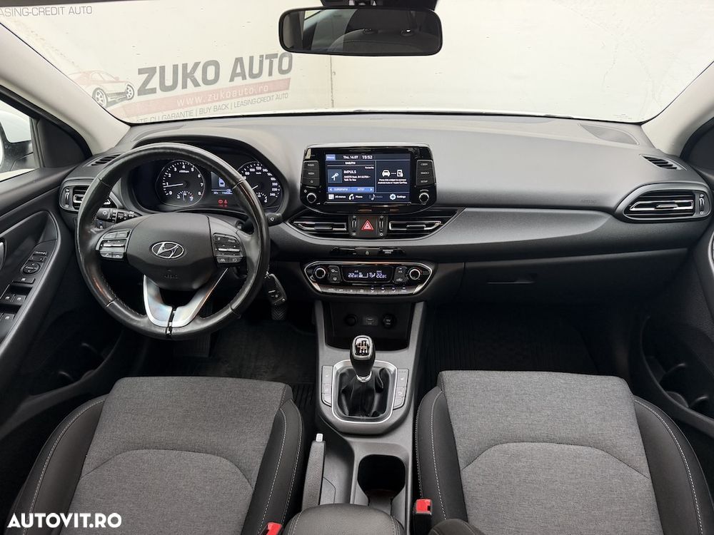 Hyundai i30 1.5 T-GDI 160CP MHEV 5DR M/T Highway - 10