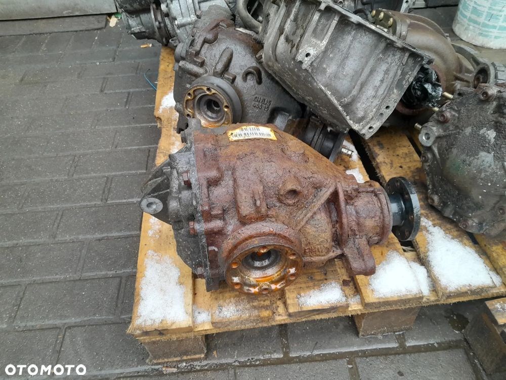 BMW E83 MOST DYFERENCJAŁ TYLNY TYŁ OZNACZENIE: 7542222 / 3,07 - 1