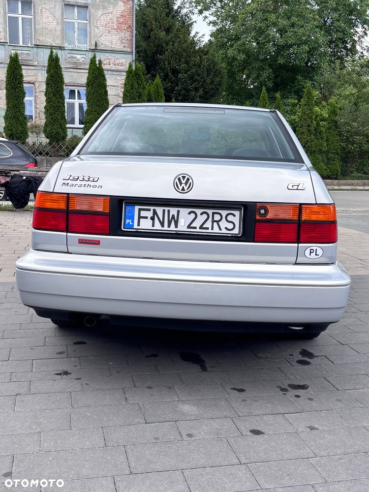 Volkswagen Jetta - 4