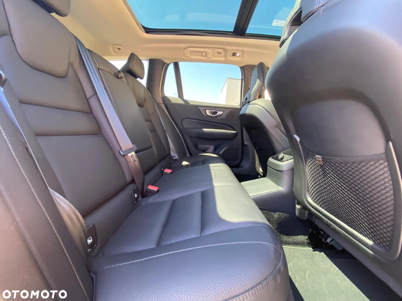 Volvo V60 T6 AWD Plug-In Hybrid Inscription - 14
