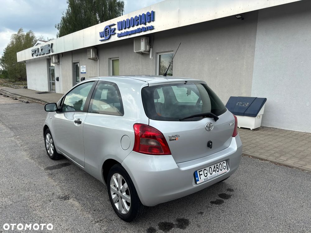 Toyota Yaris 1.3 Luna A/C - 3