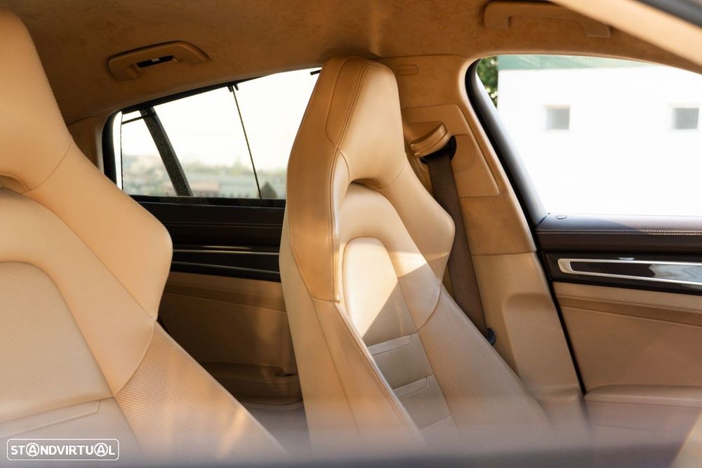 Porsche Panamera 4 S - 36