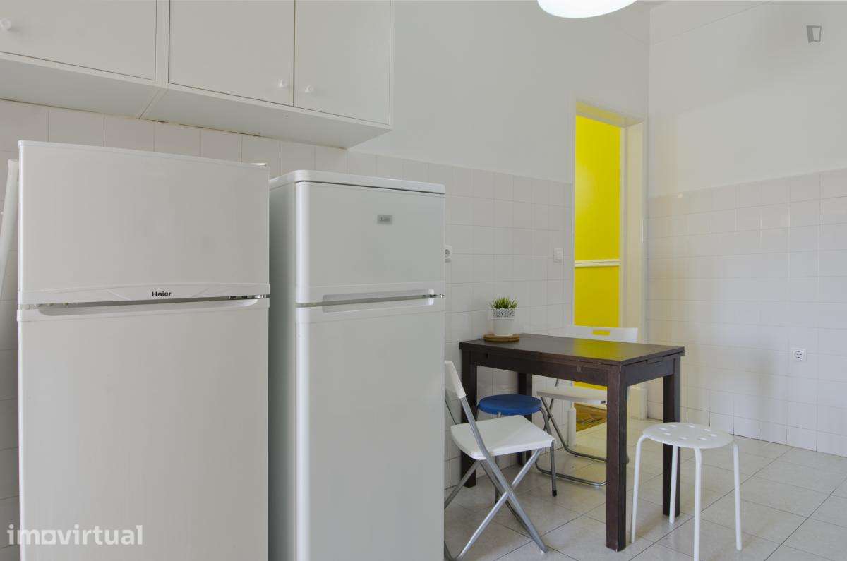 Quarto - localizado em Intendente Lisbon - Grande imagem: 4/19
