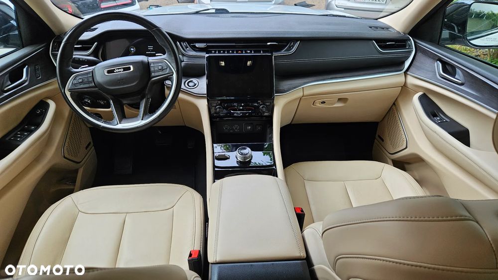 Jeep Grand Cherokee - 34
