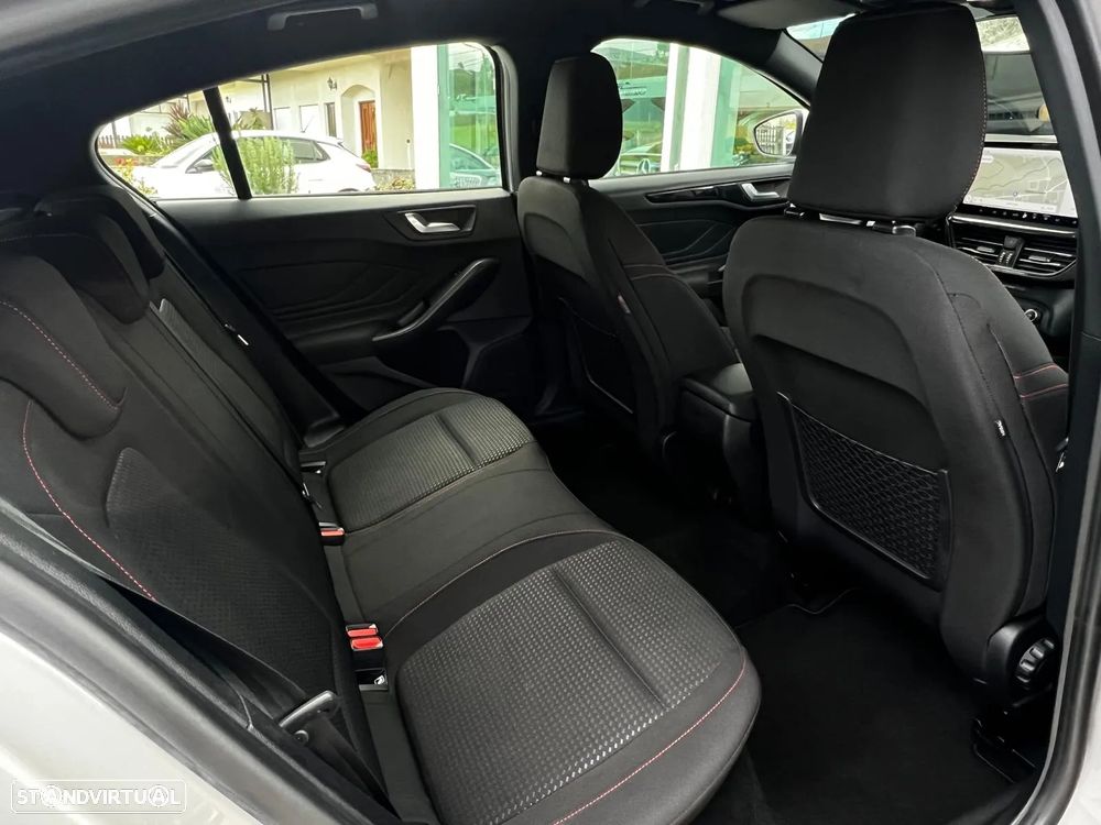 Ford Focus 1.0 EcoBoost MHEV ST-Line - 16
