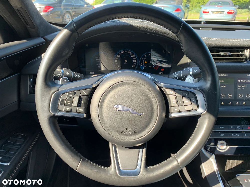 Jaguar XF - 12