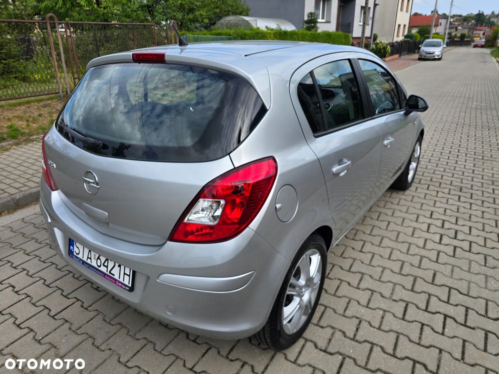 Opel Corsa 1.2 16V Essentia - 5