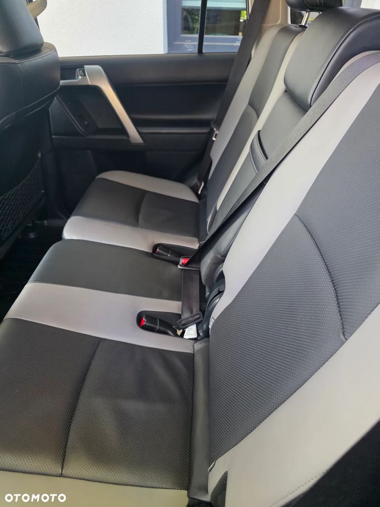 Toyota Land Cruiser LC 2.8 D-4D Executive - 6