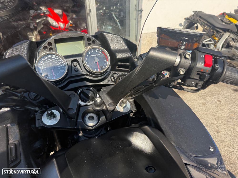 Kawasaki GTR 1400 abs - 9