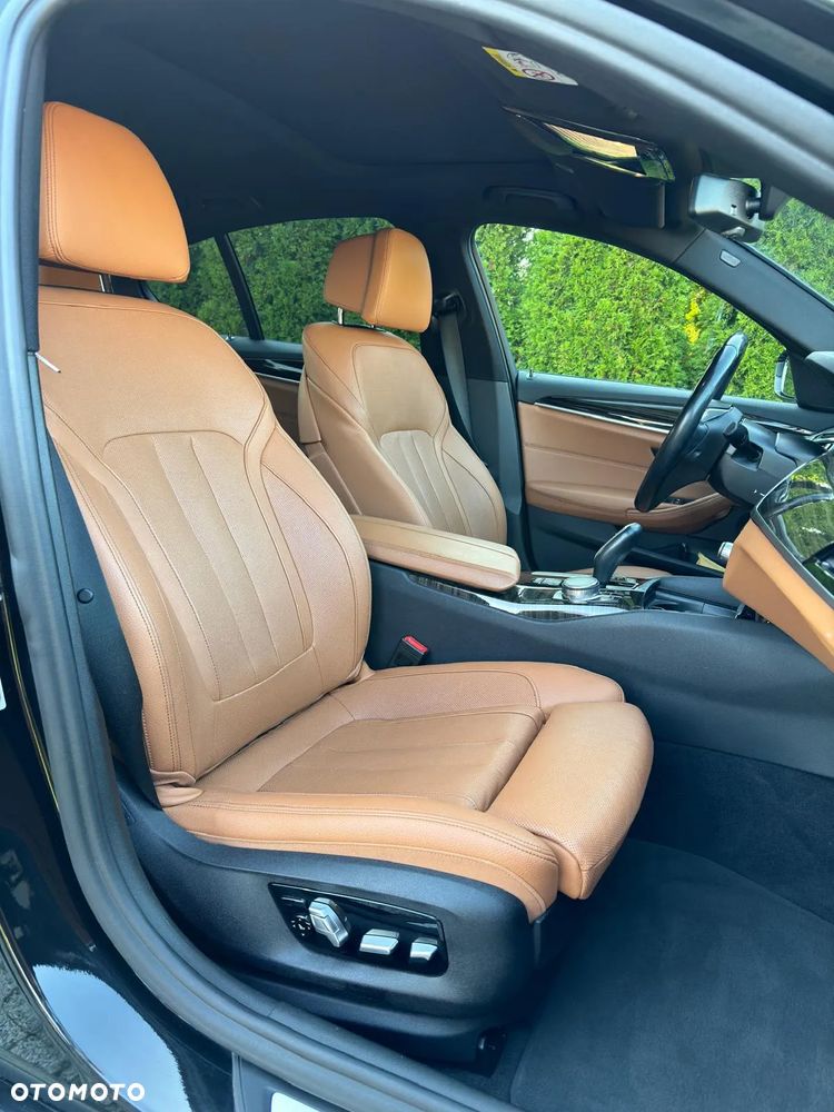 BMW Seria 5 530d xDrive Luxury Line sport - 24
