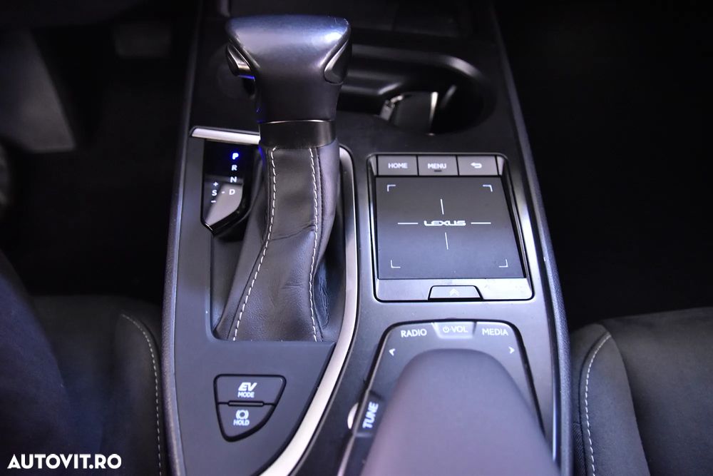 Lexus UX - 17