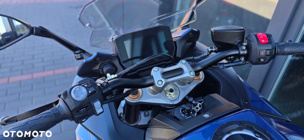Suzuki GSX - 37