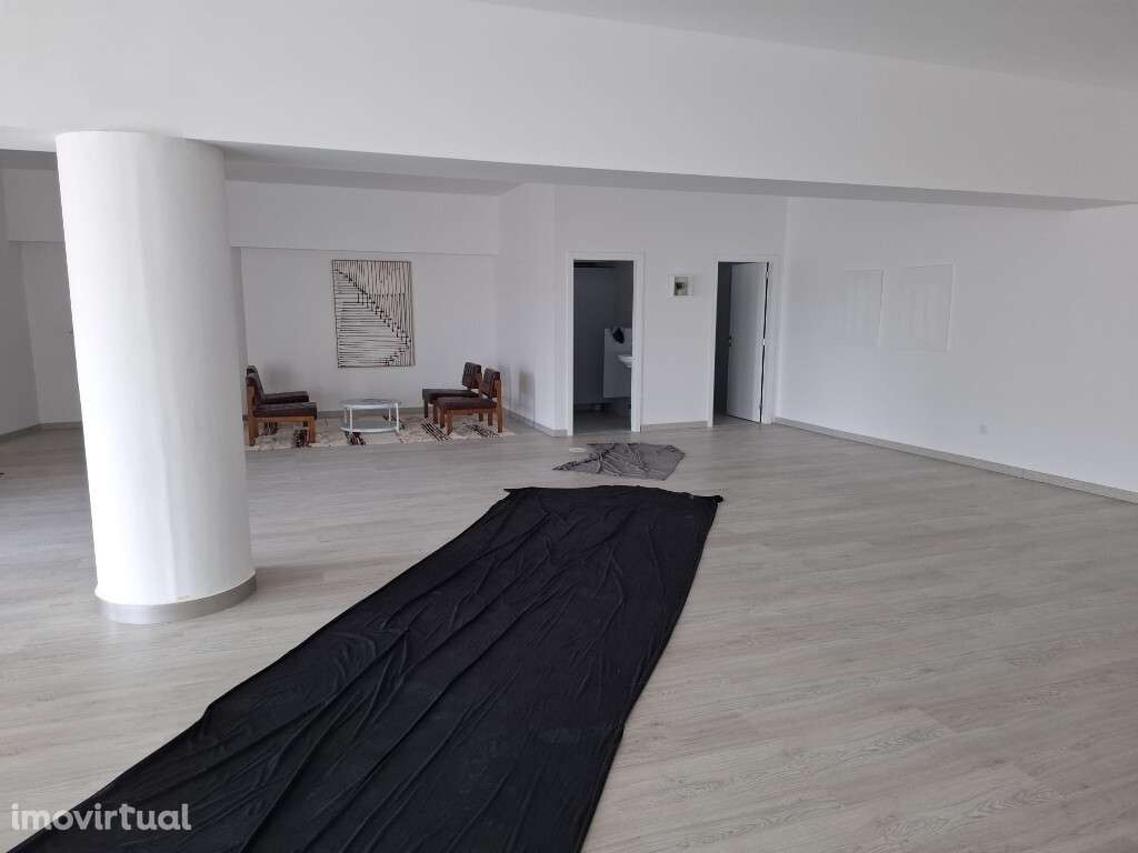 Armazém à Venda em Santo Tirso - Grande imagem: 2/3