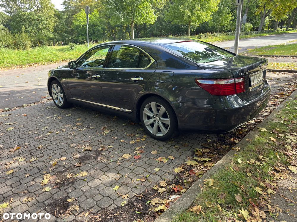 Lexus LS 600h Prestige - 12
