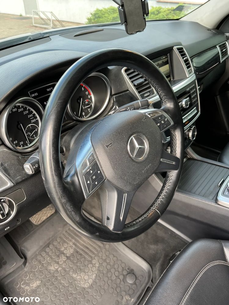 Mercedes-Benz ML - 26