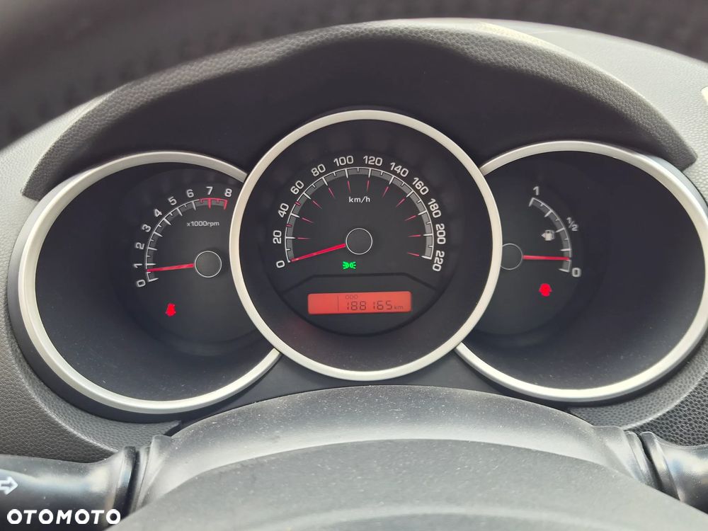 Kia Venga 1.4 L - 24