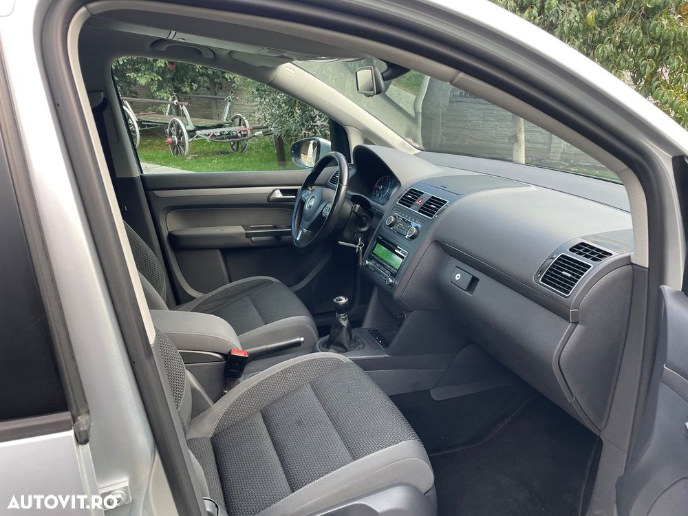 Volkswagen Touran - 18