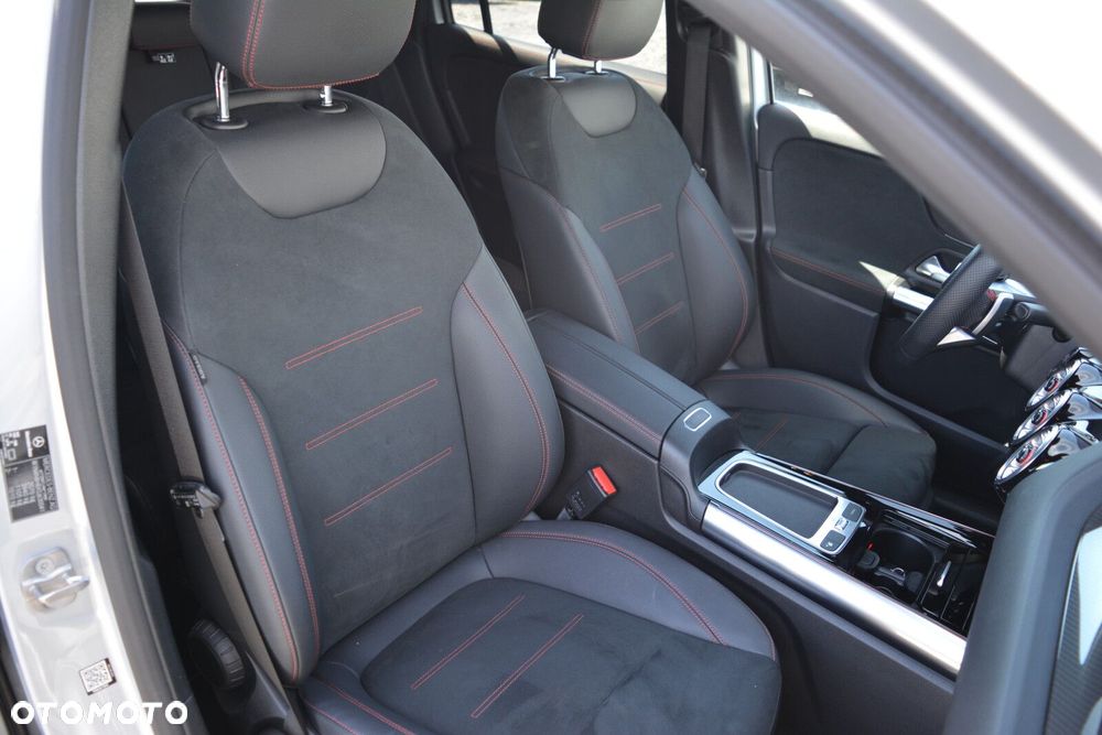 Mercedes-Benz GLA - 25