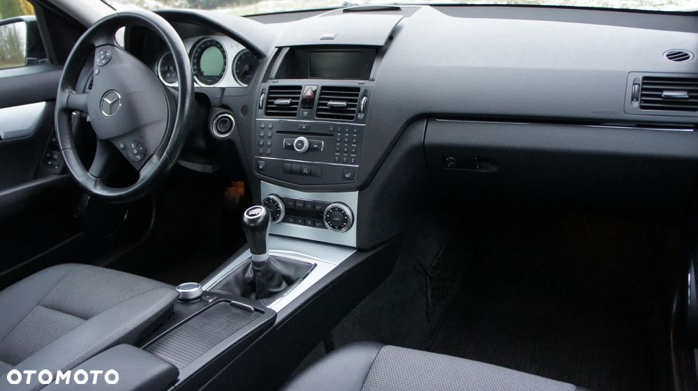 Mercedes-Benz Klasa C 180 Kompressor BlueEFFICIENCY - 29