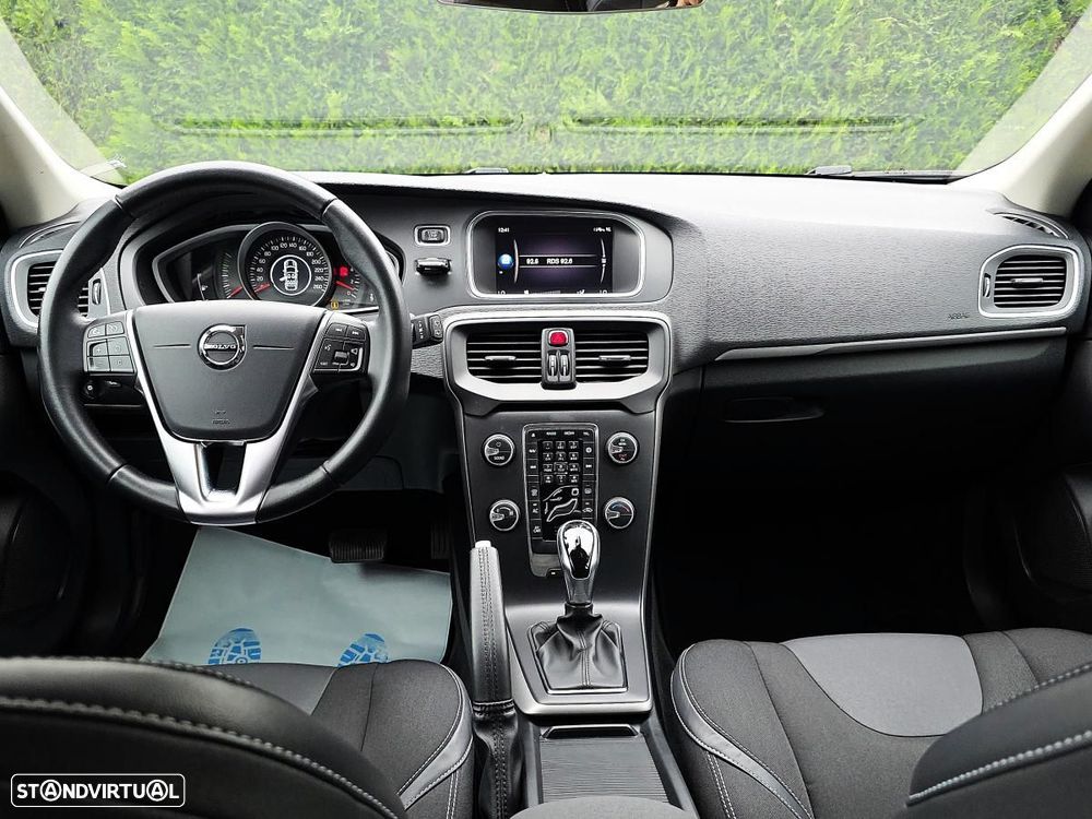 Volvo V40 2.0 D2 Momentum Geartronic - 26