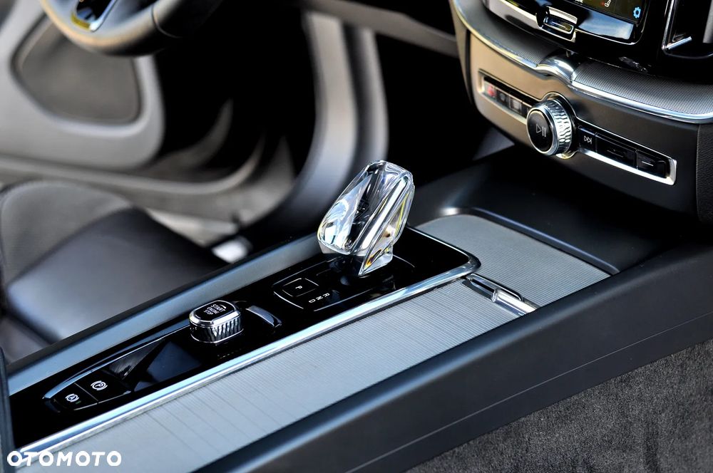 Volvo XC 60 B4 D Ultimate Dark - 23